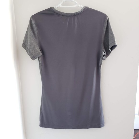 Nike pale Grey Sport T-Shirt Dri-Fit - Picture 2 of 5